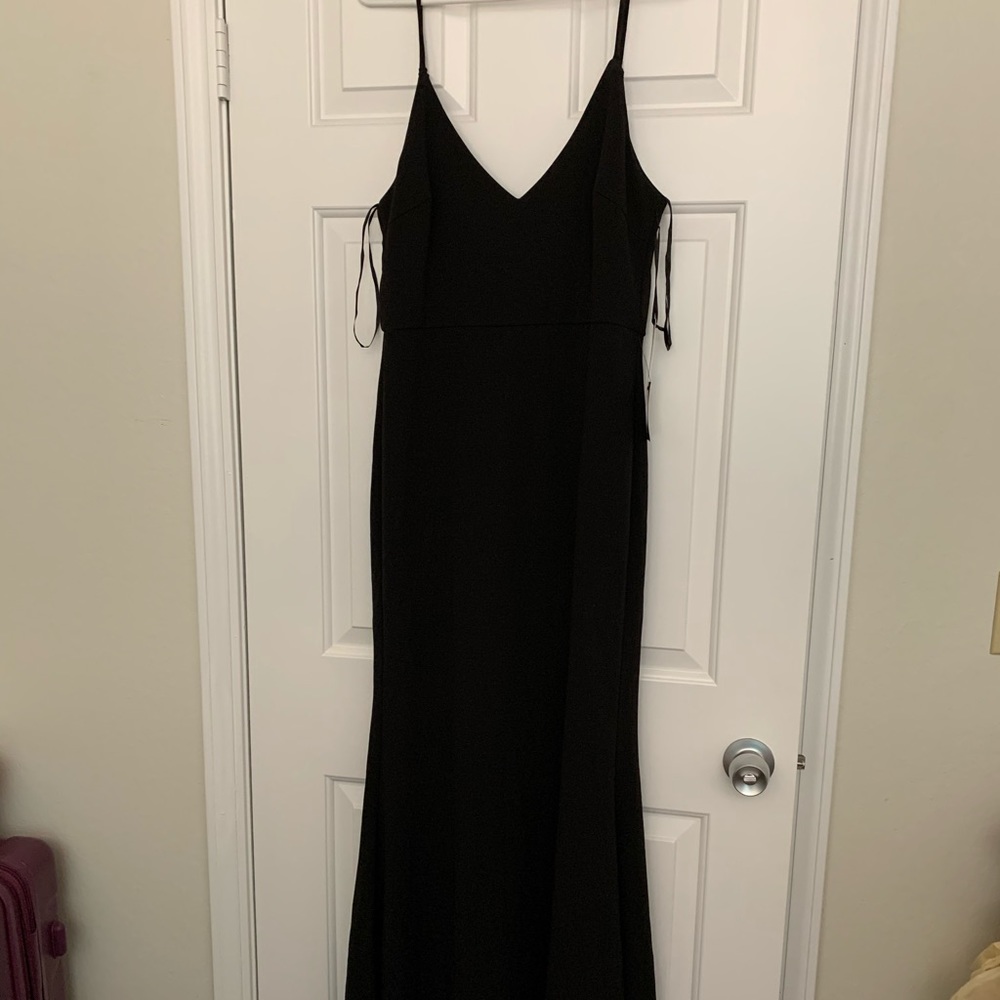 Lulu’s form fitted mermaid dress, in black